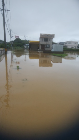 タダノ総建前　冠水中！